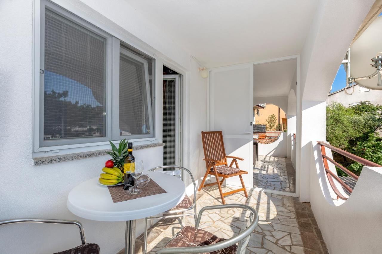 Apartmani Luky Karlobag Dış mekan fotoğraf