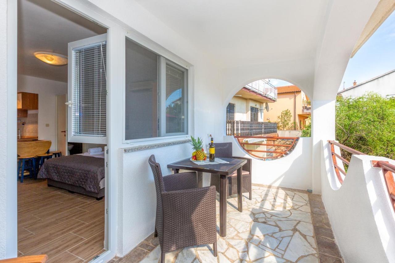 Apartmani Luky Karlobag Dış mekan fotoğraf