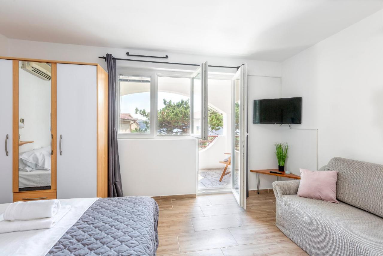 Apartmani Luky Karlobag Dış mekan fotoğraf