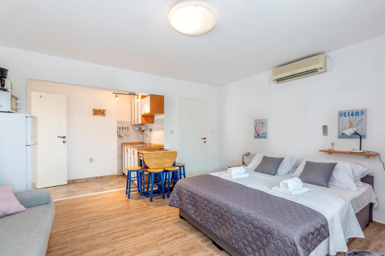 Apartmani Luky Karlobag Dış mekan fotoğraf