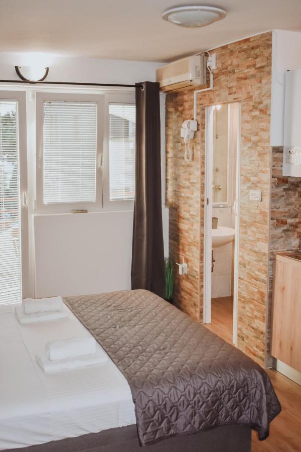 Apartmani Luky Karlobag Dış mekan fotoğraf